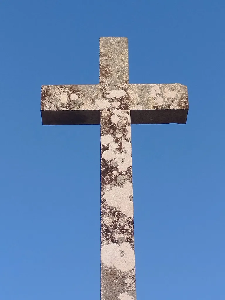 Croix du cimetière de Rouellé