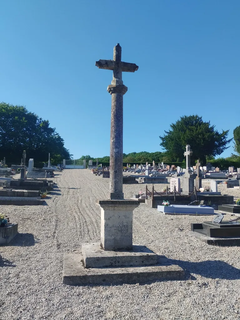 Croix du cimetière du Pin-au-Haras