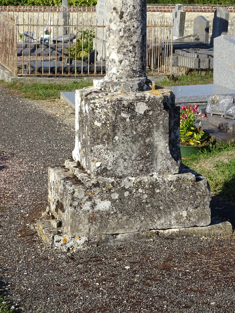 Croix du cimetière d'Ommoy