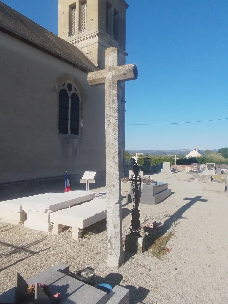 Croix de l'Église Saint-Léonard au Bourg-Saint-Léonard