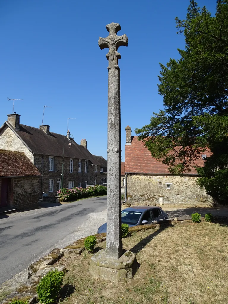 Croix de l'Église de Dompierre