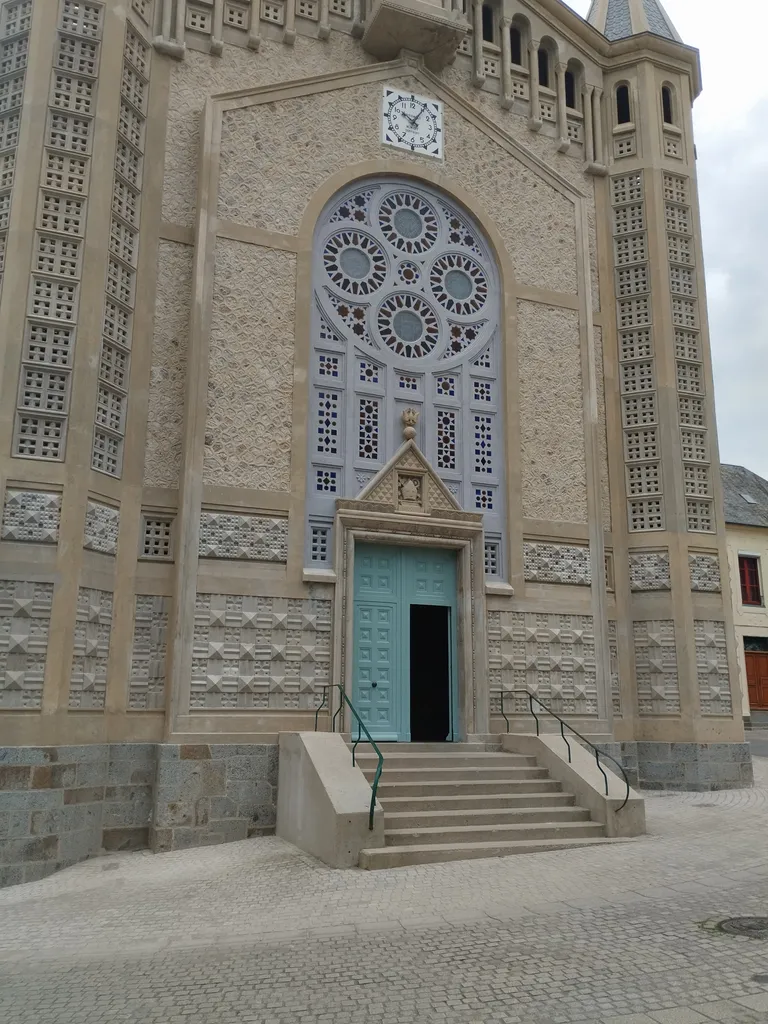 Église Saint-Julien à Domfront-en-Poiraie