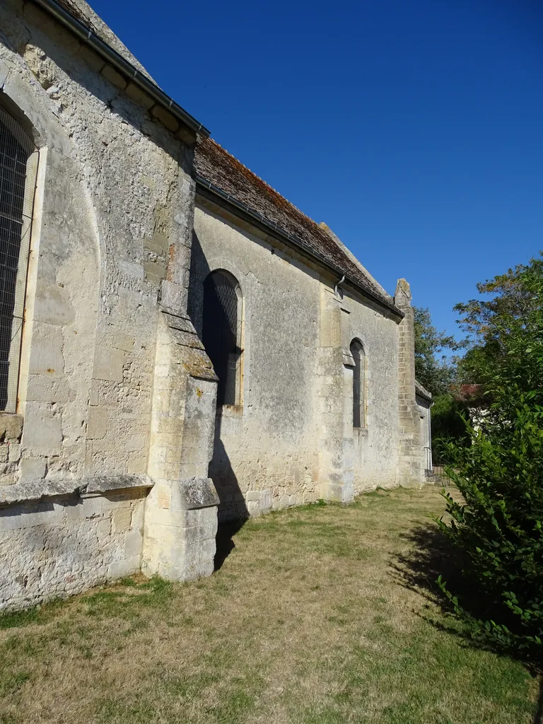 Église Saint-Rémi à Fontaine-les-Bassets