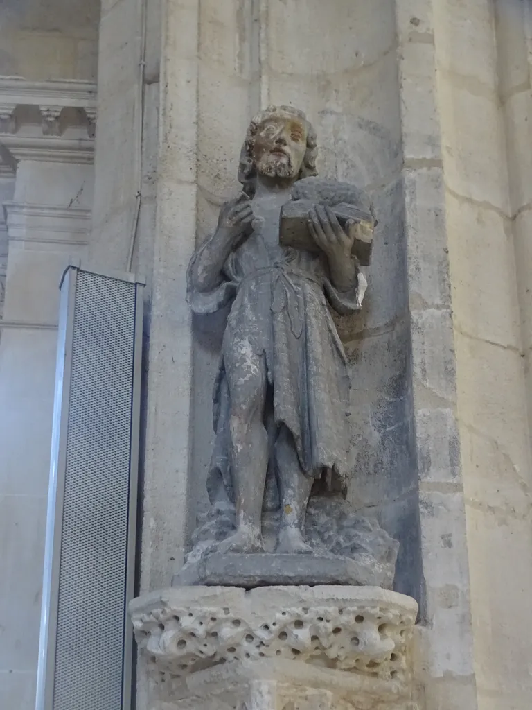 Statue : Saint-Jean-Baptiste dans l'Église Saint-Germain d'Argentan