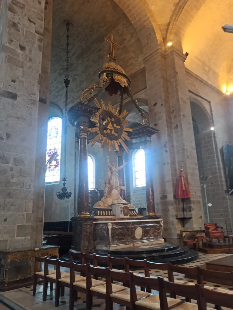 Maître-autel de la Basilique Notre-Dame d'Alençon