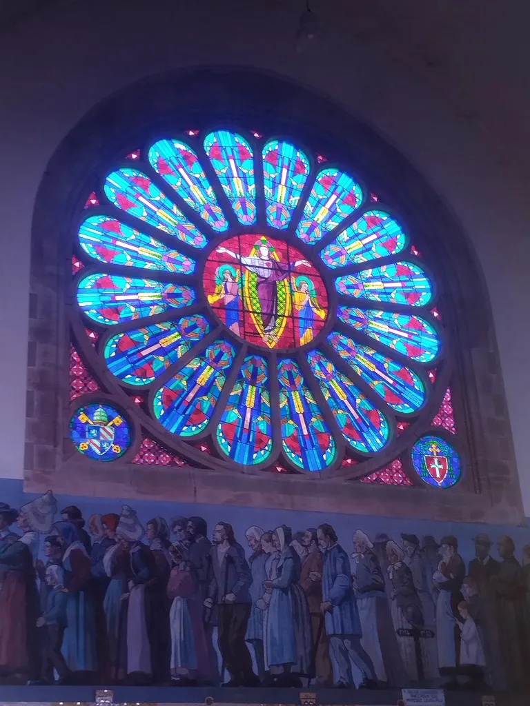 Vitrail Baie D : Rosace dans la Chapelle de l'Oratoire 1927 à Passais