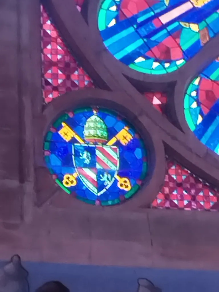 Vitrail Baie D : Rosace dans la Chapelle de l'Oratoire 1927 à Passais