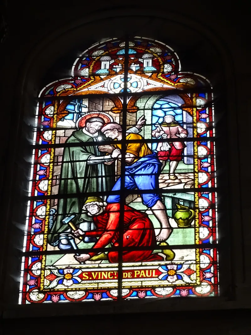 Vitrail Baie G : Saint-Vincent-de-Paul dans l'Église Notre-Dame-de-l'Assomption à La Ferté-Macé
