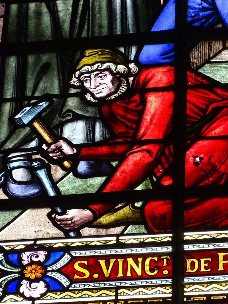Vitrail Baie G : Saint-Vincent-de-Paul dans l'Église Notre-Dame-de-l'Assomption à La Ferté-Macé