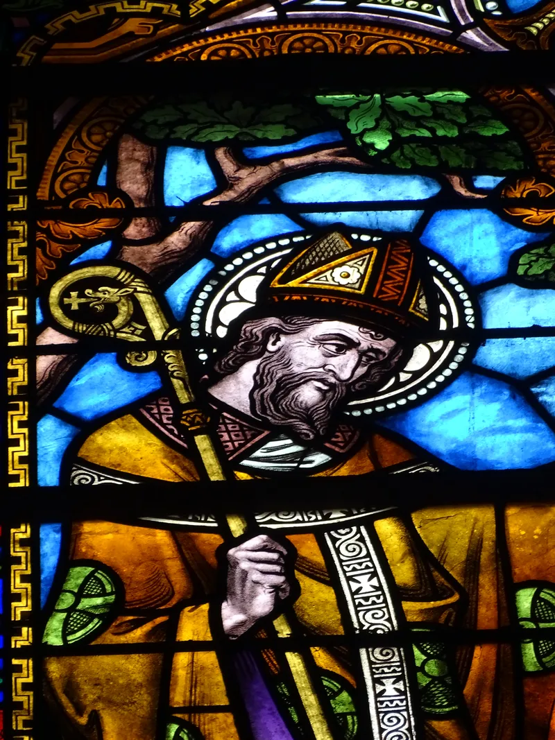 Vitrail Baie B : Saint-Latuin dans l'Église Notre-Dame-de-l'Assomption à La Ferté-Macé