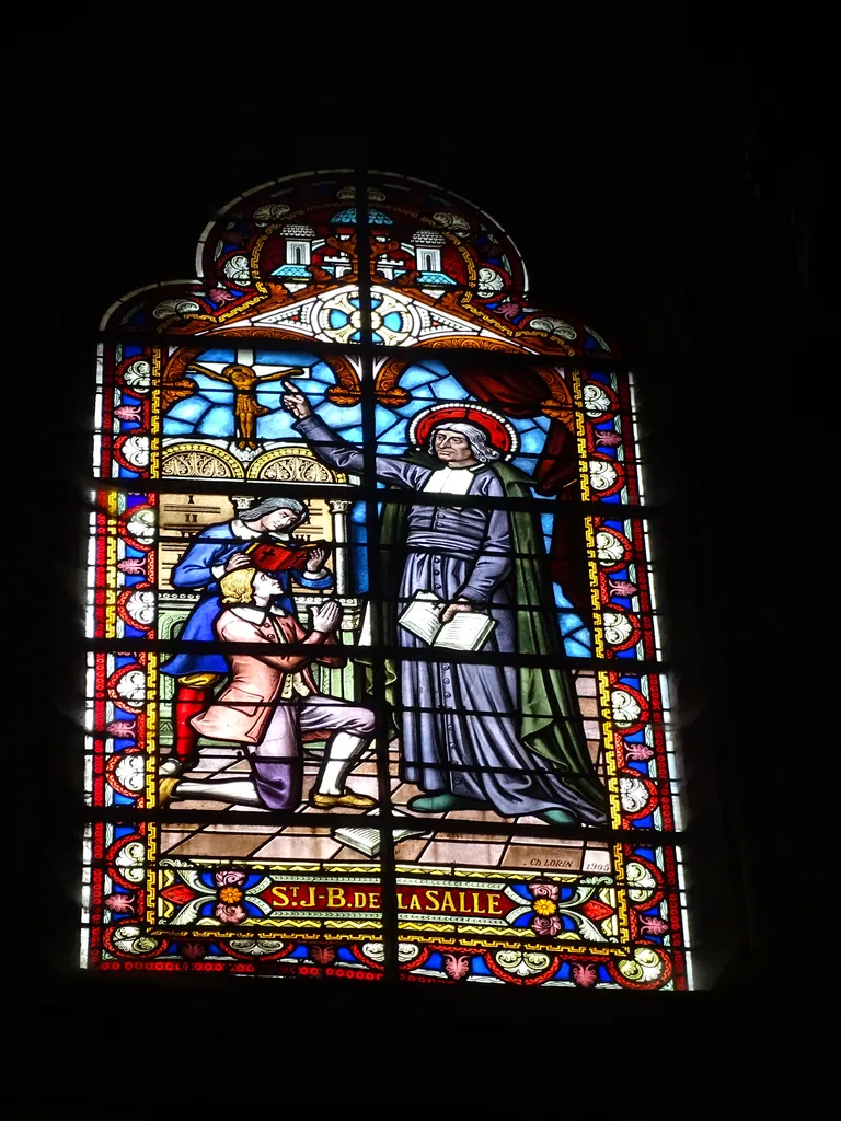 Vitrail Baie M : Saint-Jean-Baptiste-de-la-Salle dans l'Église Notre-Dame-de-l'Assomption à La Ferté-Macé