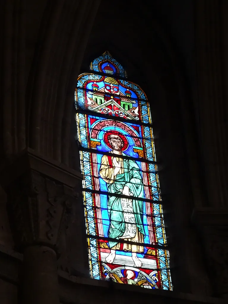 Vitrail Baie R dans l'Église Notre-Dame-de-l'Assomption à La Ferté-Macé